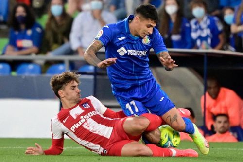  Trái ngược với màn trình diễn của Suarez, Antoine Griezmann nối dài chuỗi phong độ tệ hại. Cầu thủ người Pháp thi đấu năng nổ với 4 pha tranh chấp thành công. Tuy nhiên, anh lại vô hại trong những tình huống xâm nhập vùng cấm. 
