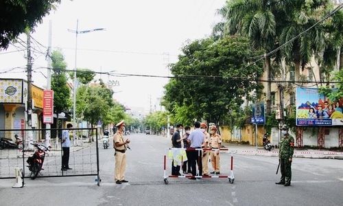 Một điểm chốt được thiết lập để phòng, chống dịch COVID-19 trên địa bàn thành phố Phủ Lý.