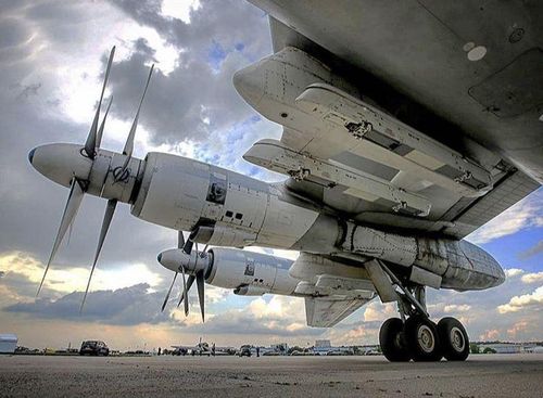 Ngoài ra, cách tiếp cận của Mỹ cũng không mang tính cách mạng, dự án B-21 Raider đầy hứa hẹn chỉ đơn giản lặp lại sơ đồ cũ của máy bay ném bom B-2A Spirit với một số cải tiến.