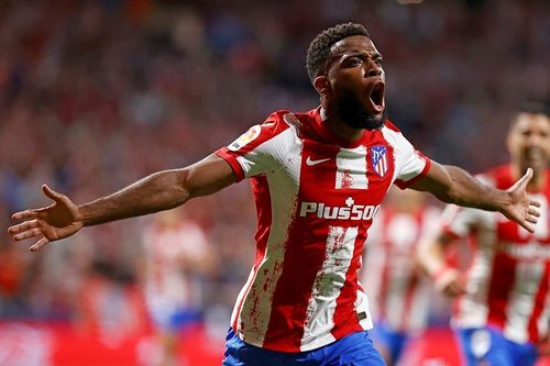Phút 23, Thomas Lemar có pha dứt điểm lạnh lùng sau đường phối hợp tam giác rất hay với Joao Felix và Luis Suarez để mở tỷ số cho Atletico Madrid