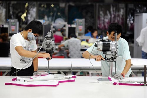  Đại diện các hiệp hội doanh nghiệp cho rằng thiếu hụt lao động chỉ diễn ra trong ngắn hạn. Ảnh: Hoàng Hà. 