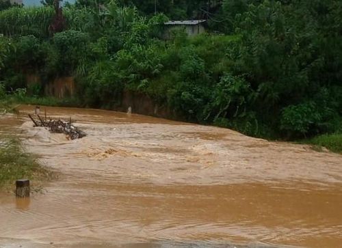 Mực nước tại các sông, suối trên địa bàn huyện Trạm Tấu đang dâng cao. Ảnh: Hùng Thịnh.