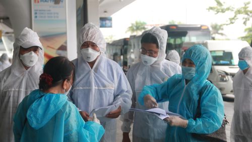 UBND TP Đà Nẵng yêu cầu cách ly tại nhà đủ 14 ngày, lấy mẫu xét nghiệm 2 lần vào ngày thứ 7 và ngày thứ 14 đối với người đã tiêm đủ liều vắc xin hoặc người đã khỏi COVID-19. 