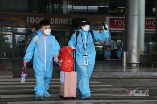 Người dân ở Đà Nẵng được đón về quê bằng máy bay