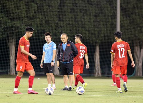  HLV Park đẩy khối lượng vận động đối với các cầu thủ lên cao. Ông cho các học trò "ôn tập" gần như đầy đủ nội dung đã được huấn luyện, từ cách di chuyển chiến thuật, chuyển đổi trạng thái, hỗ trợ bọc lót trong tấn công và phòng ngự cho đến thi đấu đối kháng, dứt điểm cầu môn. 