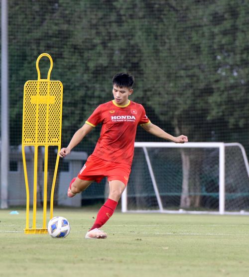  Sáng 20/10, HLV Park Hang-seo sẽ công bố danh sách chính thức 23 cầu thủ tham dự vòng loại U23 châu Á 2022. Tối cùng ngày, toàn đội sẽ lên đường sang Kyrgyzstan trên chuyến bay cất cánh lúc 23h45 theo giờ địa phương. 