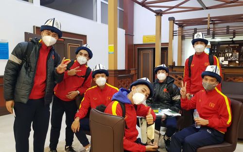  Nhờ vậy, khi về tới khách sạn, thầy trò HLV Park Hang-seo nhanh chóng nhận phòng, dùng bữa sáng và chuẩn bị cho buổi tập chiều 21/10. 