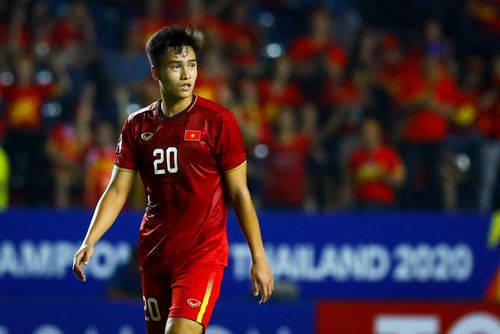  Trong các trung vệ của U23 Việt Nam, Bùi Hoàng Việt Anh trưởng thành nhanh nhất nhờ được chơi V.League thường xuyên. Ảnh: Minh Chiến. 