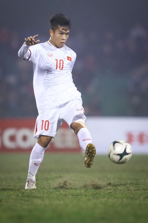  Hữu Thắng đã để lại những dấu ấn đặc biệt trong 2 trận giao hữu giữa U23 và tuyển quốc gia cuối năm ngoái. Ảnh: Minh Chiến. 