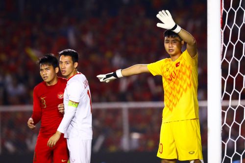  Văn Toản (phải) được quy hoạch cho đội U23 từ vài năm qua và nhiều khả năng sẽ là người gác đền số một. Ảnh: Minh Chiến. 