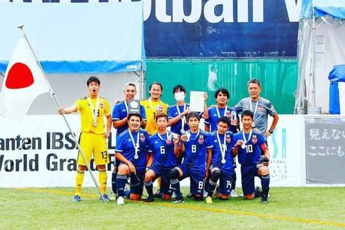 Đội tuyển Nhật Bản ảnh hưởng nhiều lối đá của Brazil, chơi với sơ đồ 4-2-3-1 và 4-3-3 thiên về tấn công bằng lối đá ngắn, nhanh, thấp. Ảnh: Japan Times.
