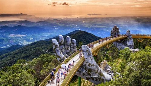 Dự kiến thí điểm đón du khách quốc tế tới Việt Nam từ tháng 11/2021.