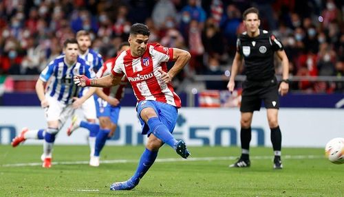 Phút 77, Suarez trực tiếp mang về quả phạt đền cho Atletico. Trên chấm 11m, cựu chân sút Liverpool và Barcelona dễ dàng ghi bàn, ấn định kết quả hòa 2-2 chung cuộc