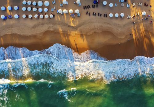 Nha Trang là một trong nhiều điểm đến yêu thích của khách quốc tế trong nhiều năm qua. Ảnh: Vương Mạnh Cường.