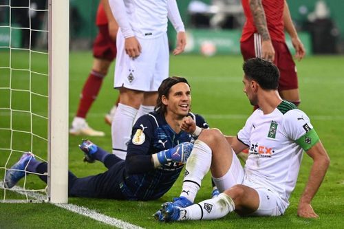 Bayern vẫn tổ chức được nhiều tình huống lên bóng rõ nét. Hàng thủ áo trắng nhiều lần bị vượt qua nhưng trong khung gỗ vẫn còn Yann Sommer. 6 pha cứu thua của thủ môn người Thụy Sĩ không cho đội khách có dù chỉ là bàn danh dự.