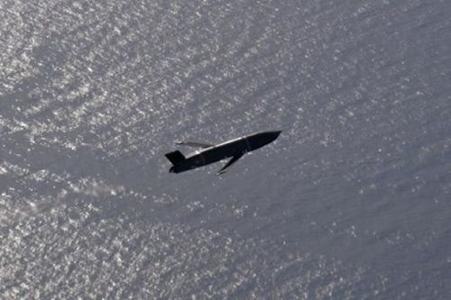 “Một cặp B-1 có thể bắn 48 tên lửa chống hạm LRASM vào Hạm đội Baltic của Nga. Có lẽ điều này đã đủ để đánh chìm toàn bộ hạm đội trong một đợt tấn công và loại bỏ mối đe dọa chính đối với các tàu chiến Mỹ và đồng minh trong khu vực", Forbes nói rõ.