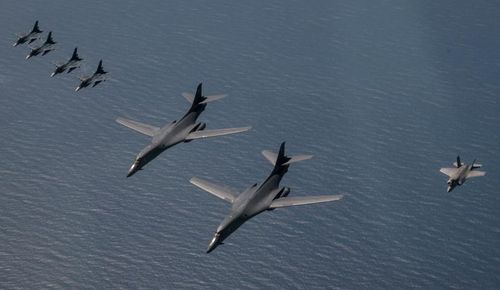 “Bán đảo Crimea đã trở thành một pháo đài thực sự ở sườn Đông Nam của NATO. Các tàu và máy bay giám sát của NATO đang băng qua vùng biển và không phận quốc tế để theo dõi hoạt động xây dựng quân đội của Nga".