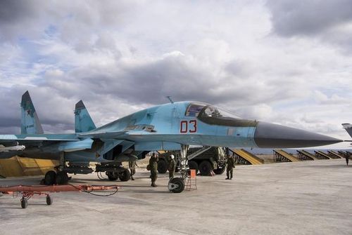 Bảo dưỡng Su-35 ở Syria năm 2016. Ảnh: AP