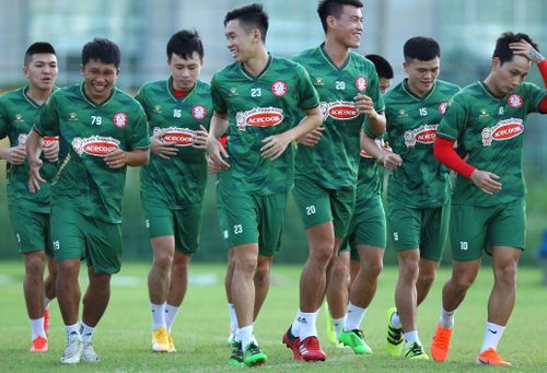 Sau khi nhận sự quan tâm và động viên của lãnh đạo, cầu thủ CLB TP.HCM phấn khởi bước vào buổi tập. Thời điểm này, CLB mới có 23 cầu thủ. Hoàng Vũ Samson và Phan Thanh Hậu sẽ hội quân sau.