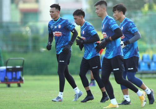 Sau những buổi tập trong tuần này, CLB TP.HCM sẽ di chuyển đi tập huấn tại Bà Rịa - Vũng Tàu trong thời gian hai tuần. Đội dự kiến có một trận giao hữu với tuyển Việt Nam vào cuối tháng 11.