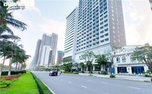 Chiều 2/11, Văn phòng Chính phủ thông báo ý kiến của Phó thủ tướng Phạm Bình Minh đồng ý lộ trình thí điểm đón khách quốc tế, theo đề xuất của Bộ Văn hóa-Thể thao và Du lịch. Theo đó, Việt Nam mở cửa quốc tế theo 3 giai đoạn. Giai đoạn 1 (từ tháng 11), đón khách theo các chương trình trọn gói, thông qua các chuyến bay thuê bao và thương mại quốc tế tại các khu vực, cơ sở dịch vụ du lịch được lựa chọn ở Phú Quốc (Kiên Giang), Khánh Hòa, Quảng Nam, Đà Nẵng, Quảng Ninh.