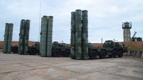 S-500 Prometheus (ROC Triumfator-M) thuộc loại hệ thống phòng không tên lửa đất đối không thế hệ mới, đây là một tổ hợp đánh chặn không kích tầm xa và tầm cao toàn diện. 