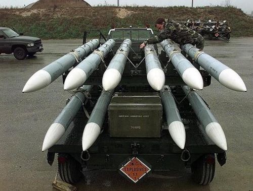 Với đơn đặt hàng mới, Arab Saudi sẽ nhận thêm một lô hàng không dưới 280 tên lửa AIM-120 này của Mỹ, với giá trị là 650 triệu USD cho số tên lửa này và tiến hành trang bị trên các chiến đấu cơ thuộc Không quân Hoàng gia Arab Saudi.