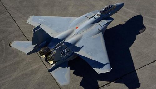 "Quyết định cung cấp phiên bản nâng cấp của F-15EX mâu thuẫn với kế hoạch trước đó của Không quân Mỹ đó là chỉ mua máy bay chiến đấu tàng hình thế hệ thứ năm", tạp chí 19FortyFive lưu ý.