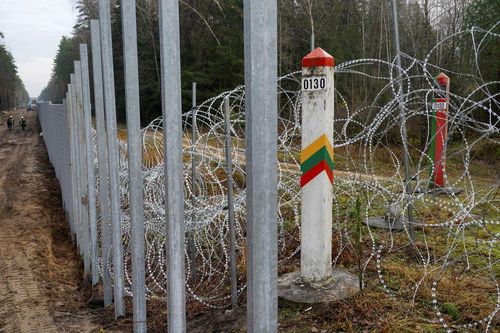 Litva đã ban bố tình trạng khẩn cấp tại biên giới với Belarus. Ảnh: Reuters
