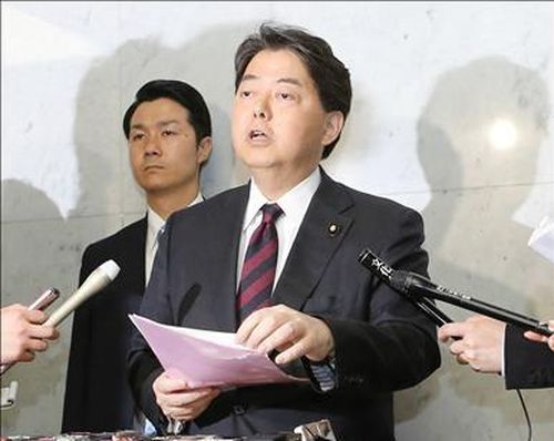 Ông Yoshimasa Hayashi tại một cuộc họp báo ở Tokyo, Nhật Bản. Ảnh tư liệu: AFP/TTXVN