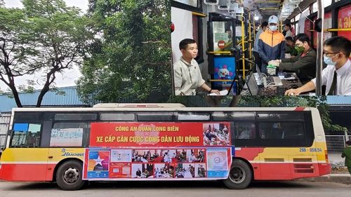 Chiếc xe buýt được Công an quận Long Biên sử dụng cấp căn cước công dân cho người dân. Triển khai từ ngày 16/11 đến hết tháng 11/2021.