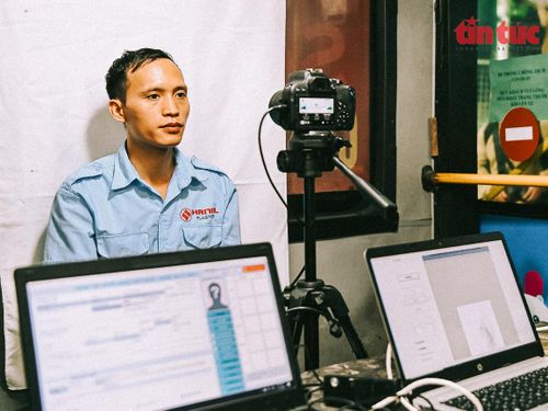 Công an quận Long Biên đã rà soát các khu công nghiệp, khu chế xuất, nơi công nhân phải làm ca kíp không có thời gian để về quê làm CCCD, sau đó chủ động liên hệ công an phường và đặt lịch cấp đổi thẻ.