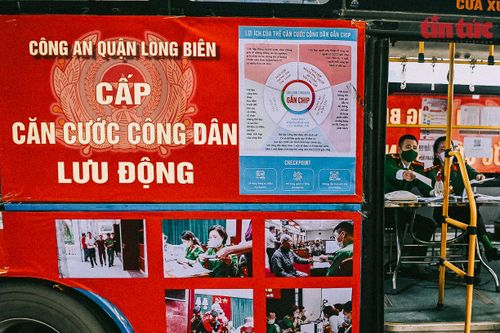 Mỗi người dân chỉ mất ít phút để làm thủ tục cấp đổi thẻ CCCD.