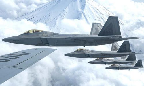 F-22 cũng phải đối mặt với khó khăn về kinh phí, khi nhu cầu ngân sách quốc phòng của Mỹ đã bị hút vào những “chiếc thùng không đáy” cho cuộc chiến ở Iraq và Afghanistan.