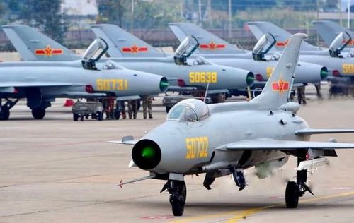 Còn Trung Quốc khi đó vẫn kiên trì thực hiện chiến lược “náu mình chờ thời, kiên quyết không đi đầu, không gây xung đột”; chưa “bộc lộ” tham vọng siêu cường nước lớn như hiện nay. Với tất cả lý do trên, Không quân Mỹ đã không đưa ra lý do thuyết phục nào để vội vã mua F-22.