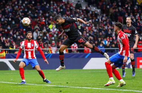 Vẻ mặt rạng rỡ của Ibrahimovic trước khoảnh khắc Messias đánh đầu tung lưới chủ nhà.