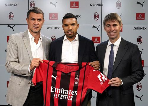  10 năm trước, Messias từng bỏ sự nghiệp bóng đá, rời Brazil đến Italy để làm nghề shipper. Anh chấp nhận làm công việc đó để nuôi gia đình. 