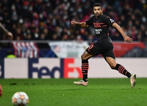  Trong hè 2021, Milan trả cho Crotone 2,6 triệu euro để mượn Messias một năm. Chân sút 30 tuổi là phương án dự phòng của hàng công Milan trong trường hợp các ngôi sao chấn thương. Sau mùa 2021/22, Milan có quyền mua đứt Messias với giá 10 triệu euro. 