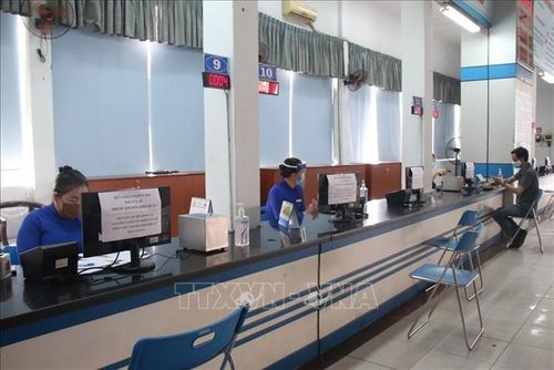 Các quầy vé tại ga Sài Gòn vắng khách trong ngày đầu bán vé Tết Nhâm Dần 2022. Ảnh: Tiến Lực/TTXVN