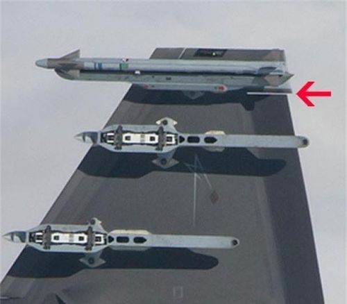 Tính cơ động và cảm biến tiên tiến của AIM-9X được giới quân sự thế giới đánh giá là một trong những tên lửa không đối không dẫn đường hồng ngoại mạnh nhất thế giới hiện nay.