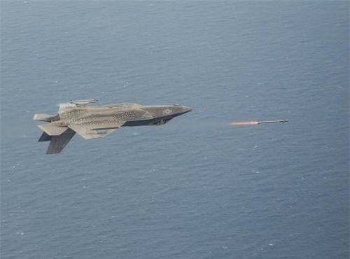  Tên lửa AIM-9X được bắn thử trước khi trang bị thêm cho phi đội tiêm kích tàng hình F-35 của Không quân Mỹ. Tên lửa AIM-9X vừa bắn thử là thế hệ mới nhất của dòng tên lửa AIM-9 Sidewinder. 