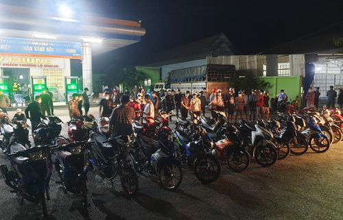 Có rất nhiều phương tiện được thay đổi kết cấu máy để tăng phân khối . Ảnh: Thế Phong.