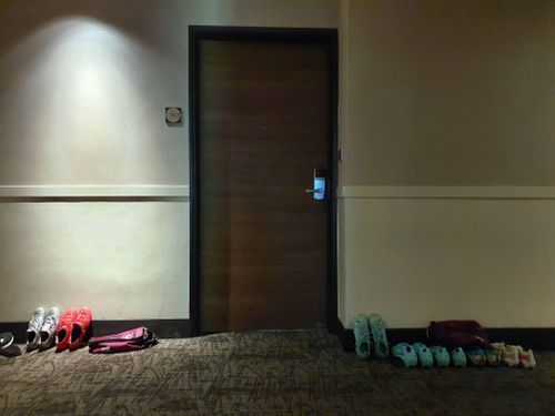 Trong suốt giải đấu, các đội tuyển phải chấp hành những quy tắc phòng chống dịch nghiêm ngặt, như không được sinh hoạt chung ở những khu vực chức năng như bể bơi, phòng gym, xông hơi. Ngoài ra, các bữa ăn trong ngày cũng được phục vụ tại phòng riêng thay vì buffet ở phòng ăn như thông thường. Liên đoàn Bóng đá Việt Nam (VFF) và ban huấn luyện đội tuyển đang tìm cách khắc phục khó khăn nhằm giúp các cầu thủ thoải mái trong sinh hoạt, tập luyện, thi đấu. Đội sẽ có 5 ngày tập luyện tại sân Hougang trước khi có trận ra quân gặp tuyển Lào ngày 6/12.