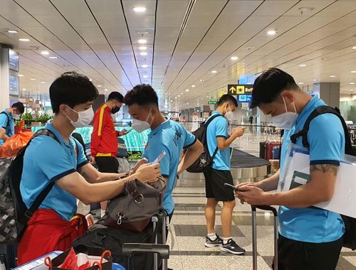 Tuyển Việt Nam được ưu tiên trong thủ tục nhập cảnh cũng như lấy mẫu xét nghiệm RT-PCR tại sân bay, bởi trước đó đã chủ động khai báo thông tin nhập cảnh qua ứng dụng của nước sở tại.
