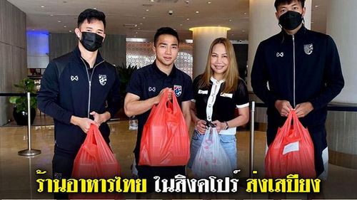 Chanathip cùng đội tuyển Thái Lan được nấu riêng món ăn Thái ngay tại Singapore. Ảnh: TL