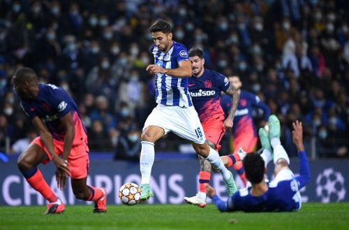Atletico trải qua 90 phút khó khăn. Họ bị Porto dồn ép cả hiệp một, nhưng may mắn không nhận bàn thua. Đầu hiệp 2, Atletico trụ vững khi Porto đẩy mạnh áp lực.