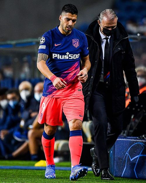 Suarez rời sân sau 13 phút thi đấu
