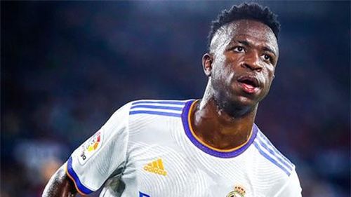 Vinicius muốn tiếp tục gắn bó với Real