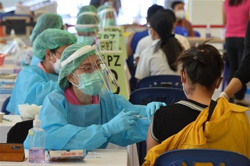 Một điểm tiêm chủng vaccine ngừa COVID-19 tại Bangkok, Thái Lan. Ảnh: THX/TTXVN