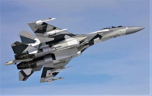 Tiêm kích chiến đấu Su-35 tỏ ra có lợi thế hơn khi được trang bị hệ thống tìm kiếm và theo dõi hồng ngoại (IRST), cho phép nó xác định vị trí chung của máy bay khác trong bán kính 50 km. Điều này khá hữu ích trong việc phát hiện máy bay tàng hình ở cự ly ngắn.